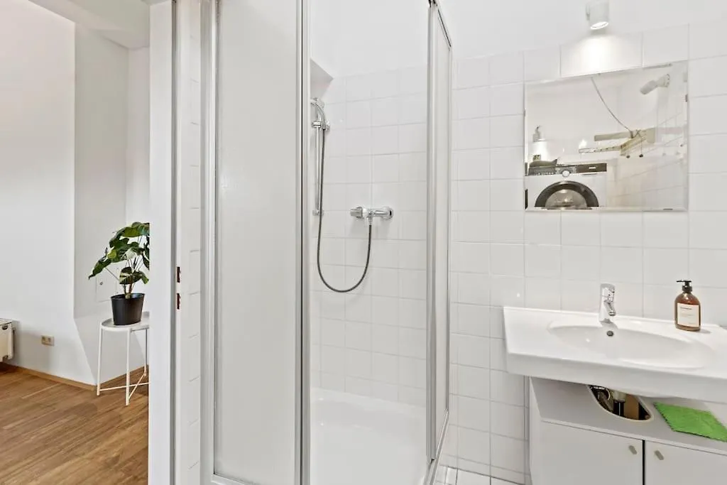 Spacious Apartment Next To Shopping Mall Viyana