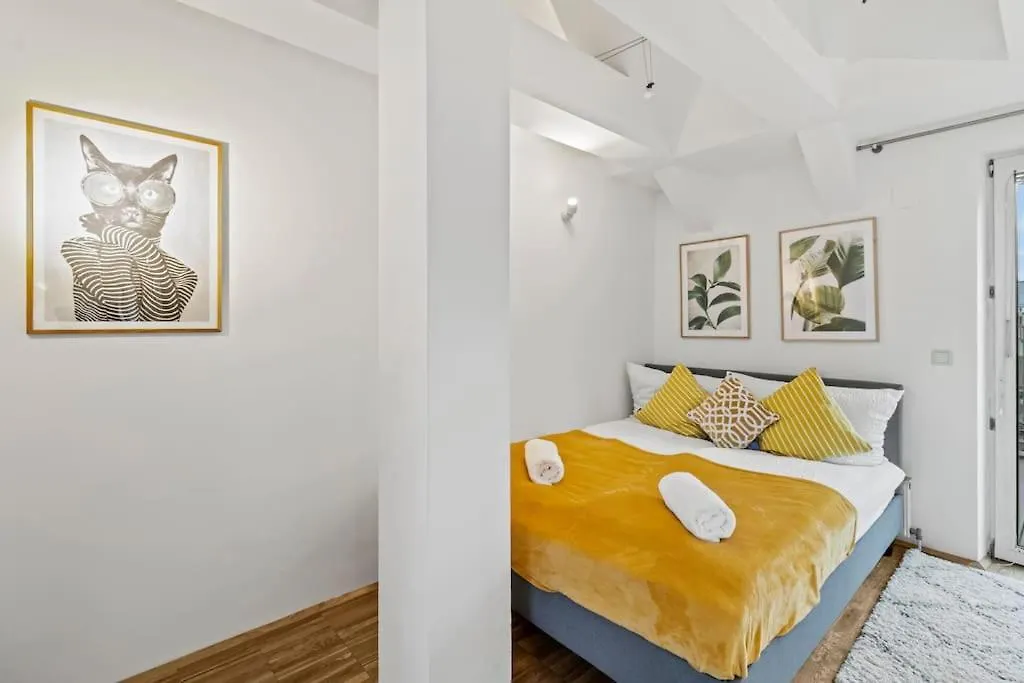 Spacious Apartment Next To Shopping Mall Viyana
