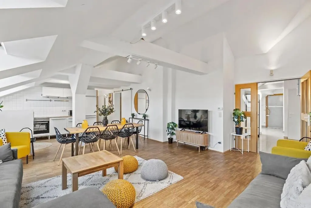 Spacious Apartment Next To Shopping Mall Viyana