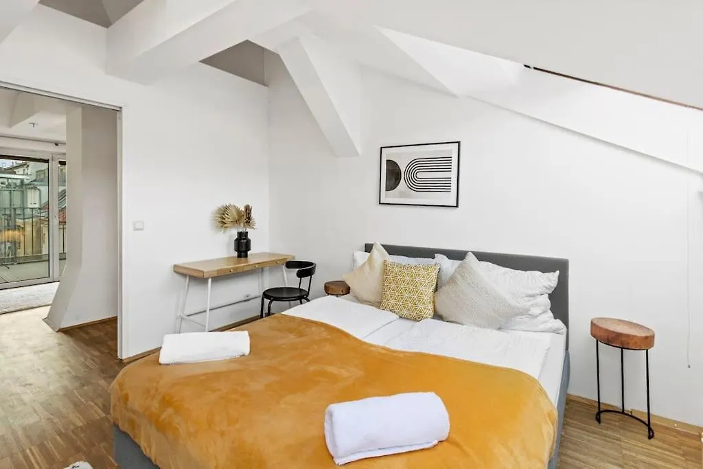 Spacious Apartment Next To Shopping Mall Viyana