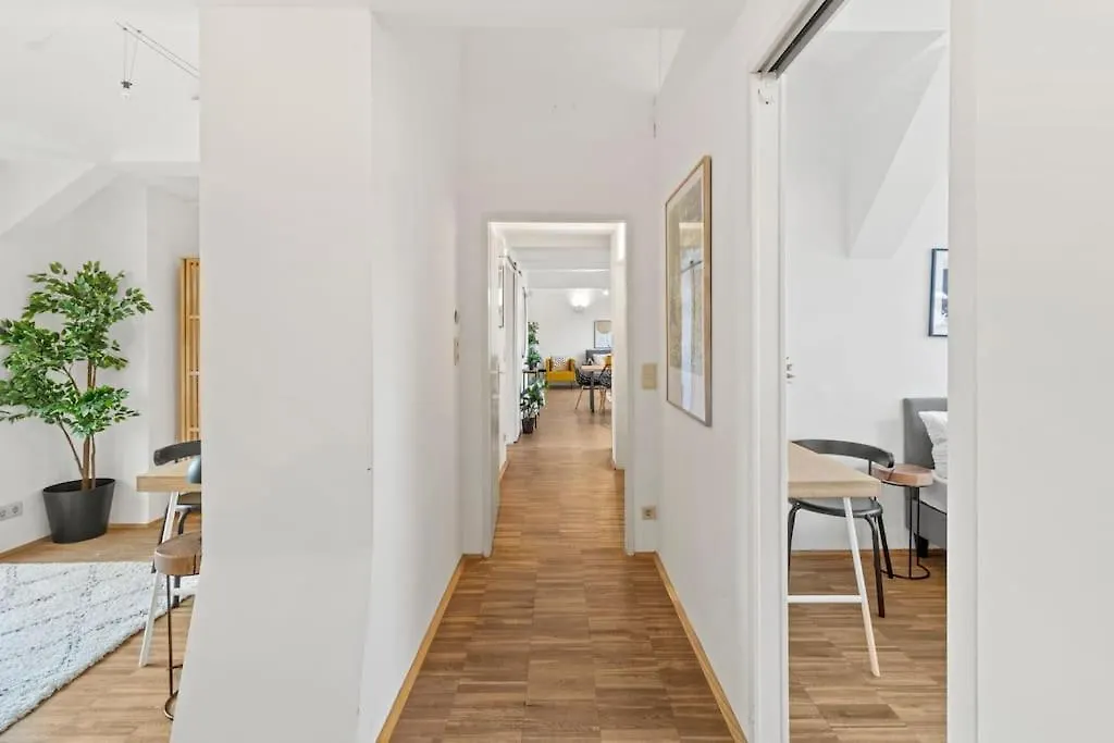 Spacious Apartment Next To Shopping Mall Viyana Avusturya