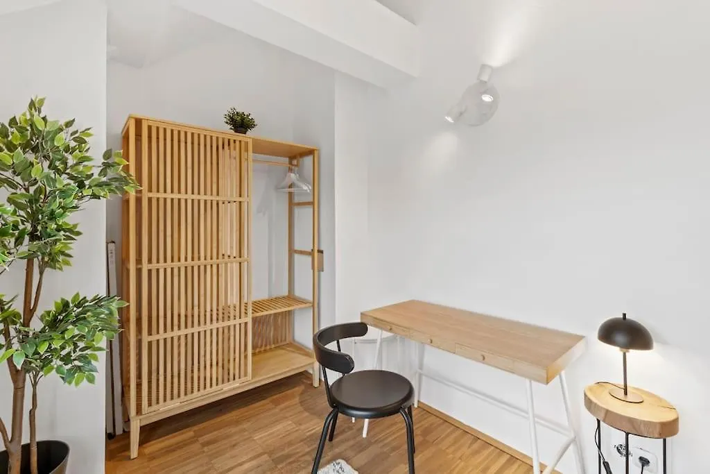 Spacious Apartment Next To Shopping Mall Viyana
