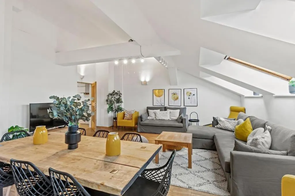 Spacious Apartment Next To Shopping Mall Viyana