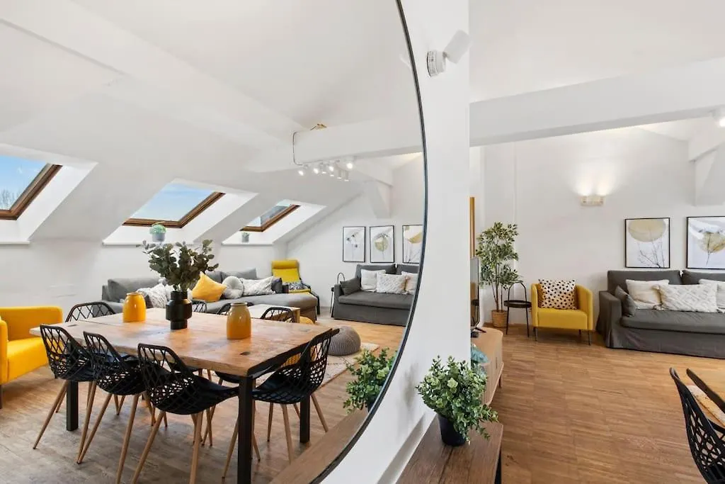 Spacious Apartment Next To Shopping Mall Viyana