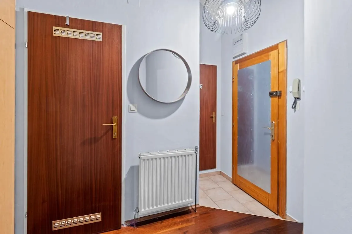 Spacious Apartment Next To Shopping Mall Viyana Avusturya