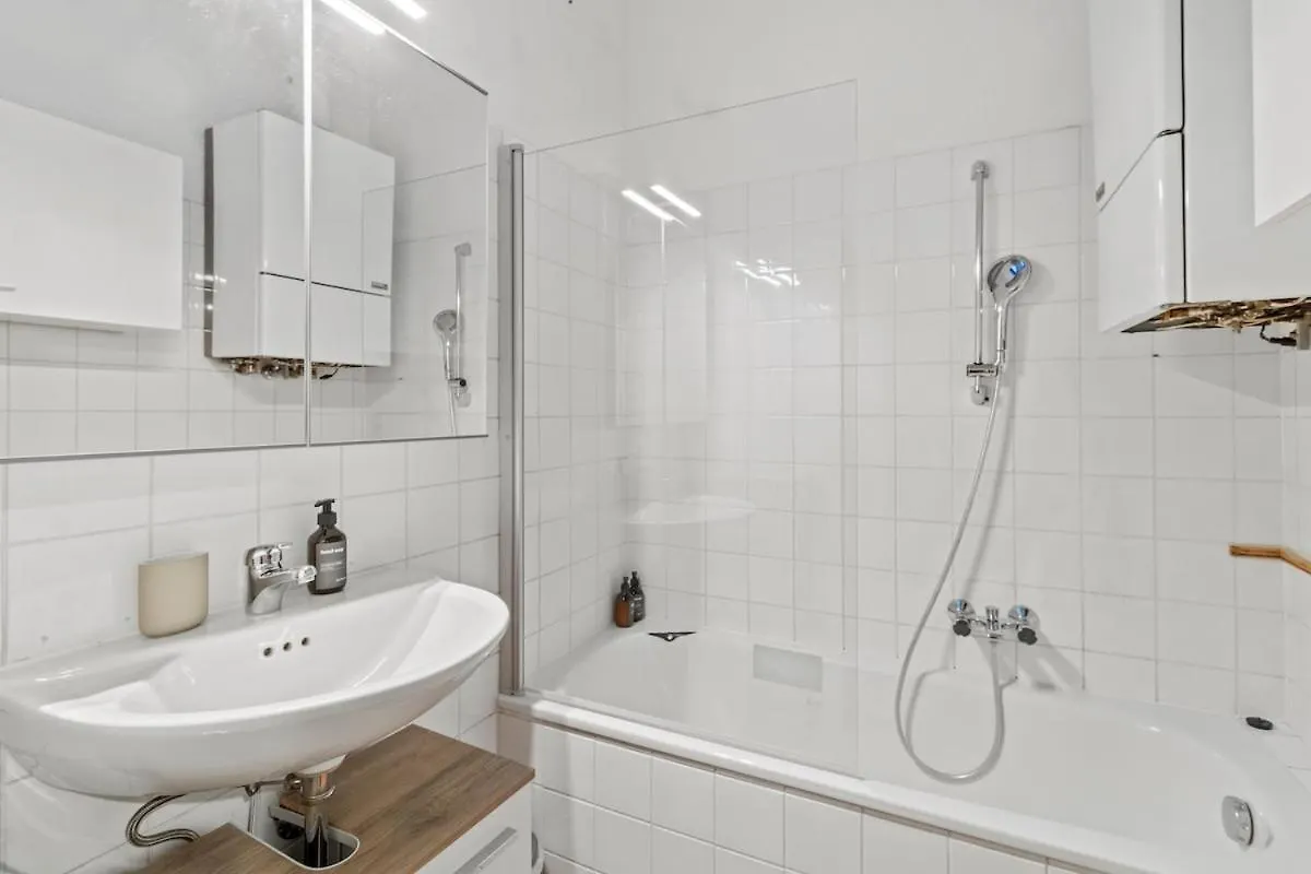 Spacious Apartment Next To Shopping Mall Viyana