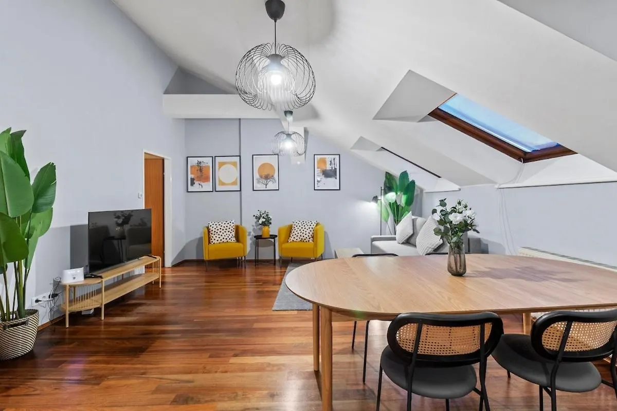 Spacious Apartment Next To Shopping Mall Viyana